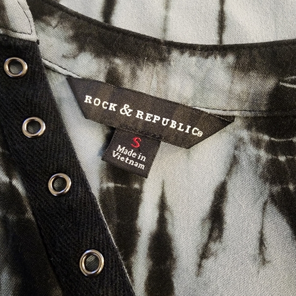 Rock & Republic teal tie-dye blouse - Picture 5 of 9